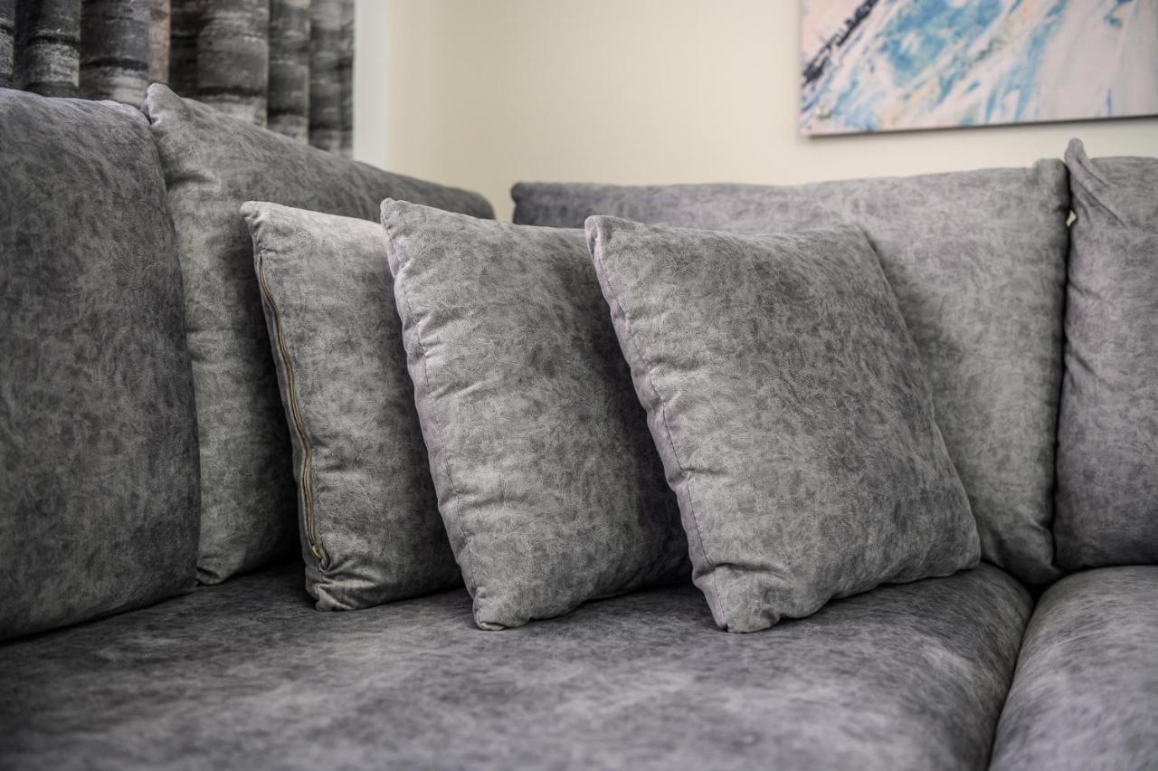 Miku Apartment-City Walk 1Bd Stylish Apartment ティラナ エクステリア 写真